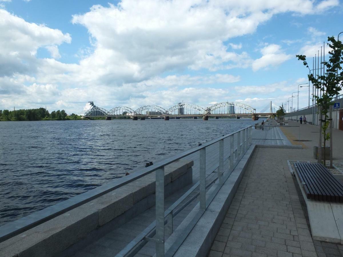 Riverside Promenade Apartment Рига Екстер'єр фото