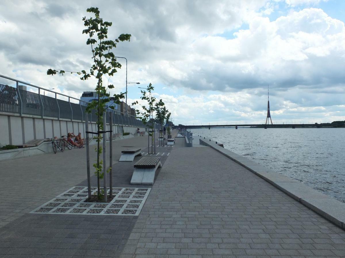 Riverside Promenade Apartment Рига Екстер'єр фото